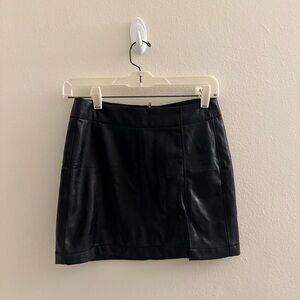 American Eagle Black Faux Leather Mini Skirt in Size 00 (stretchy material)